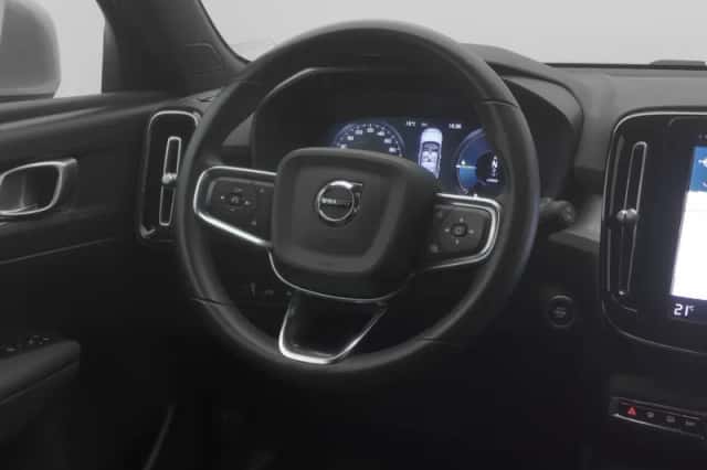 Volvo XC40 (2023) thumbnail 7
