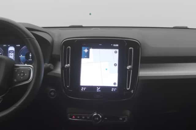 Volvo XC40 (2023) thumbnail 8