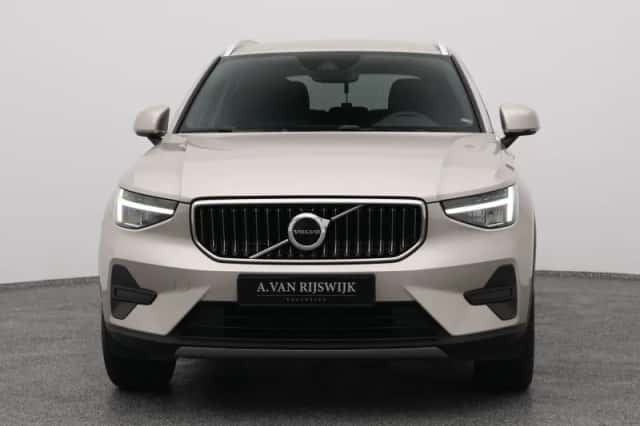 Volvo XC40 (2023) thumbnail 9