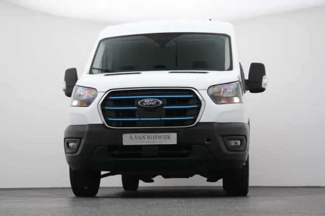 Ford E-Transit (2023) thumbnail 36