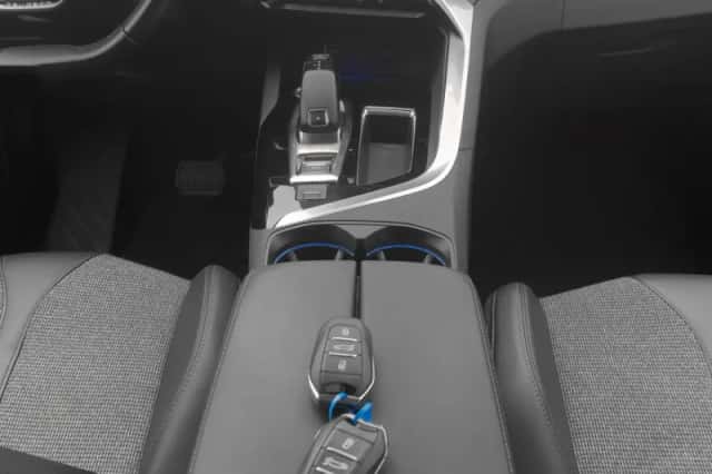 Peugeot 3008 (2020) thumbnail 12