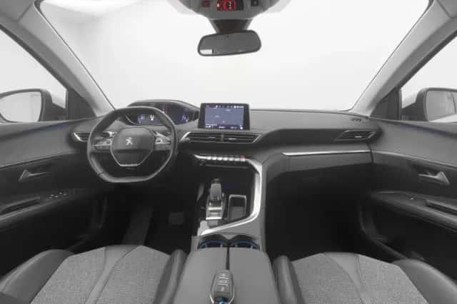 Peugeot 3008 (2020) thumbnail 3