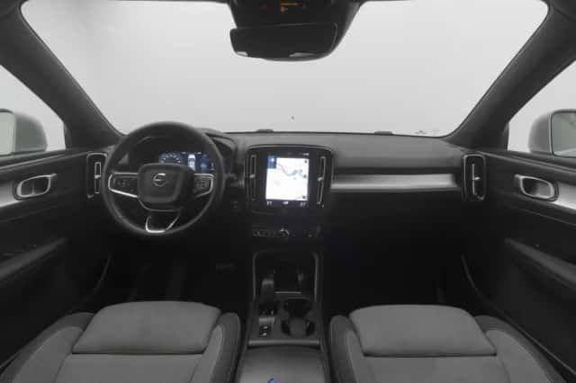 Volvo XC40 (2022) thumbnail 3