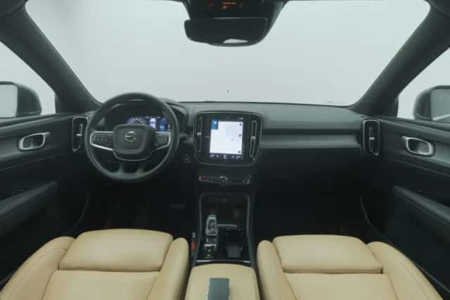 Volvo XC40 (2021) thumbnail 3