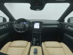 Volvo XC40 (2021) thumbnail 3