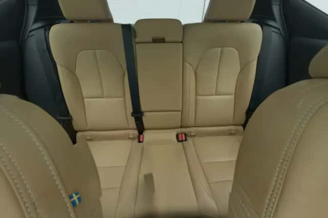 Volvo XC40 (2021) thumbnail 4