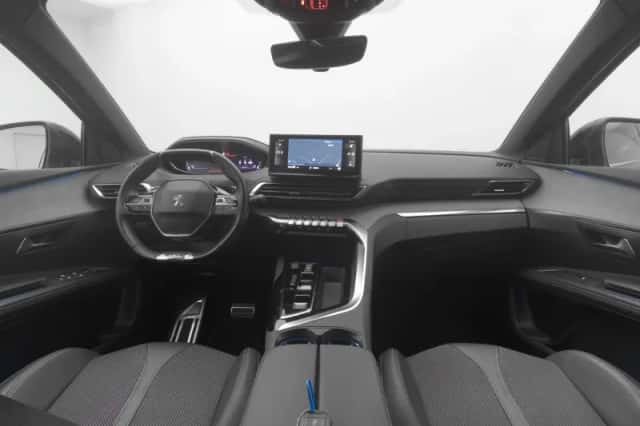 Peugeot 5008 (2023) thumbnail 3