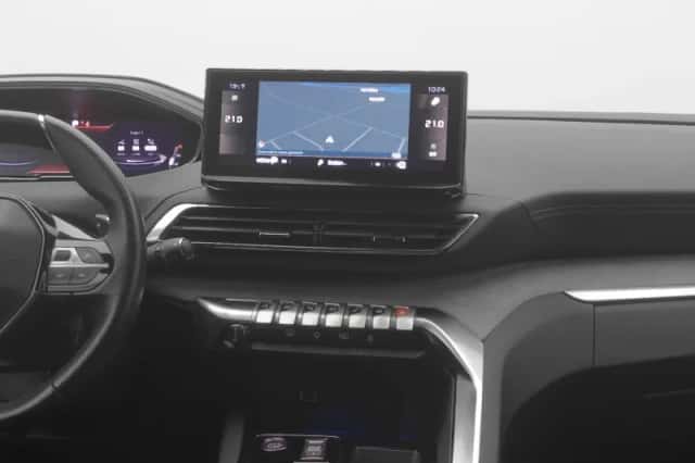 Peugeot 5008 (2023) thumbnail 8
