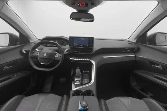 Peugeot 5008 (2021) thumbnail 3