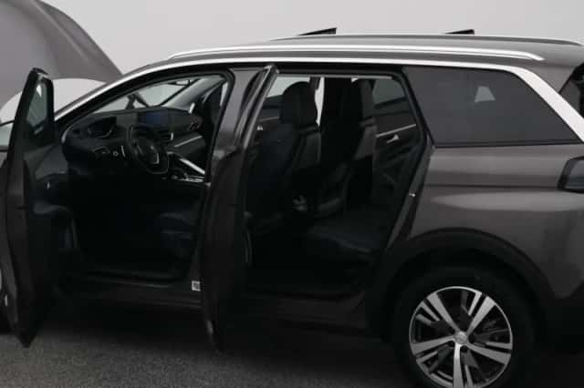 Peugeot 5008 (2021) thumbnail 33