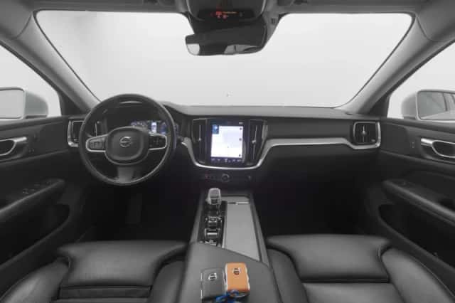 Volvo V60 (2021) thumbnail 3
