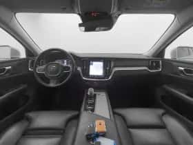 Volvo V60 (2021) thumbnail 3