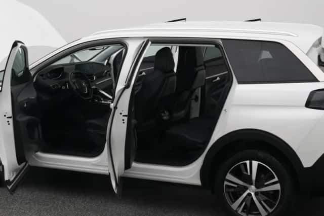 Peugeot 5008 (2021) thumbnail 33
