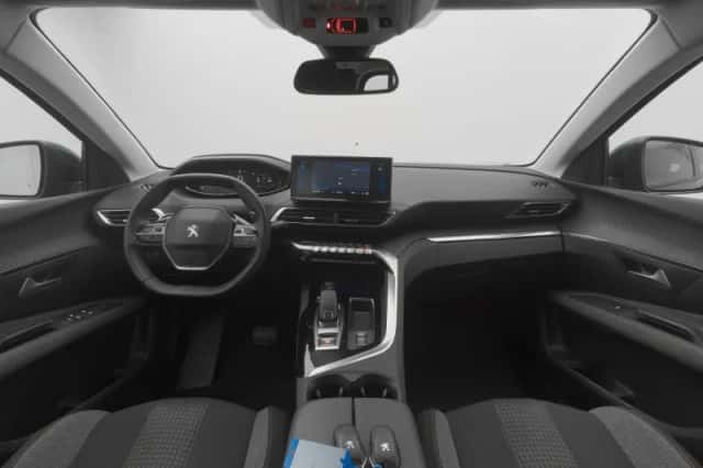 Peugeot 5008 (2021) thumbnail 3