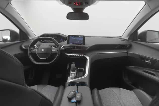 Peugeot 3008 (2019) thumbnail 3