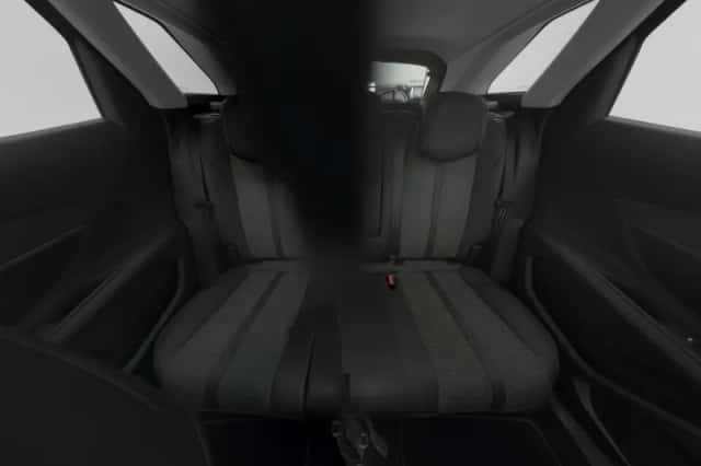 Peugeot 3008 (2019) thumbnail 4