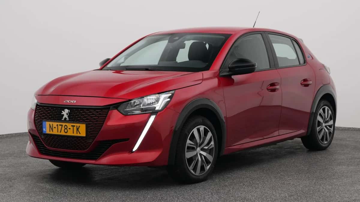 Peugeot e-208 (2021) — foto 1