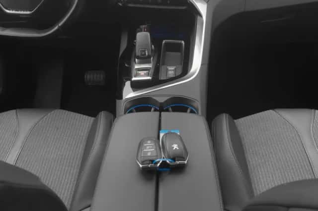 Peugeot 3008 (2021) thumbnail 12