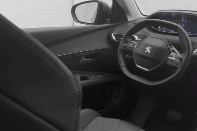 Peugeot 3008 (2020) thumbnail 11