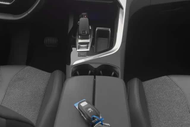 Peugeot 3008 (2020) thumbnail 12