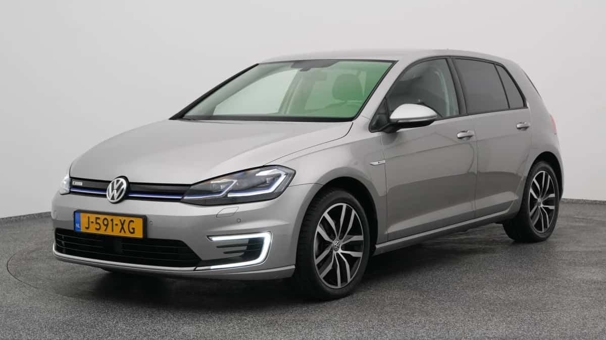 Volkswagen E-Golf (2020) — foto 1
