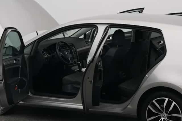 Volkswagen E-Golf (2020) thumbnail 34