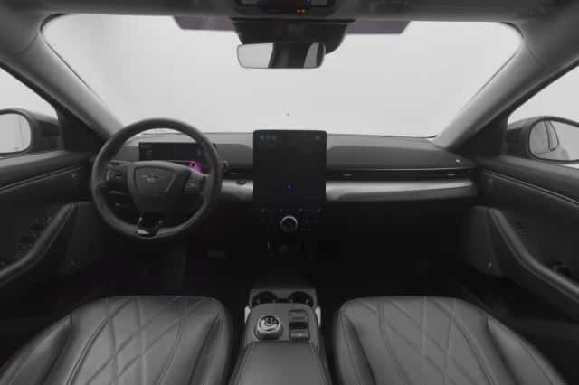 Ford Mustang (2021) thumbnail 3