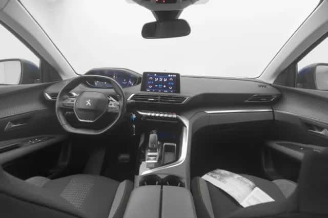 Peugeot 3008 (2020) thumbnail 3
