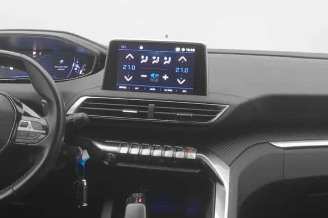 Peugeot 3008 (2020) thumbnail 8