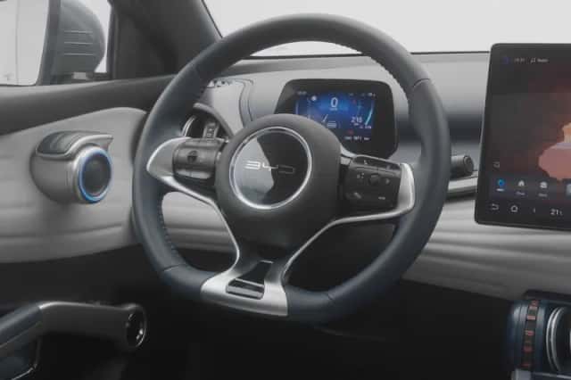 BYD Atto (2024) thumbnail 7