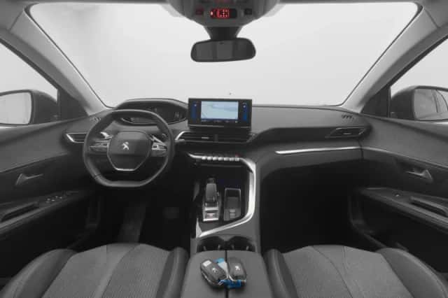 Peugeot 5008 (2022) thumbnail 3