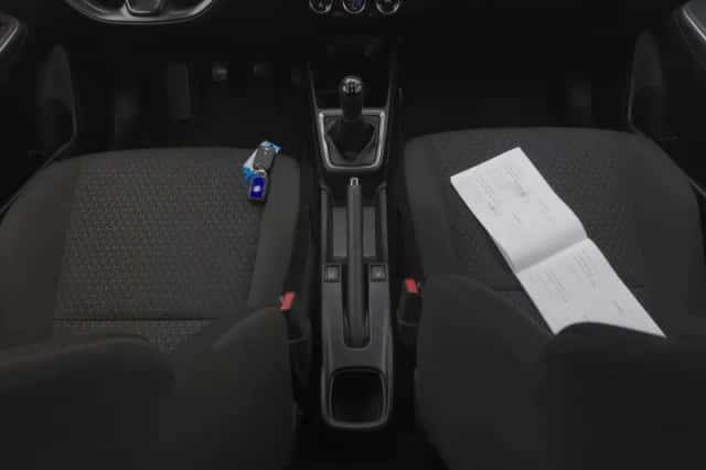 Suzuki Swift (2021) thumbnail 12