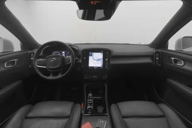 Volvo XC40 (2020) thumbnail 3