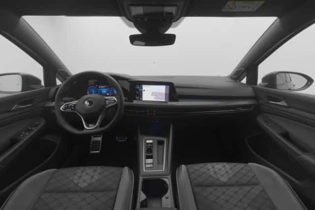 Volkswagen Golf (2022) thumbnail 3