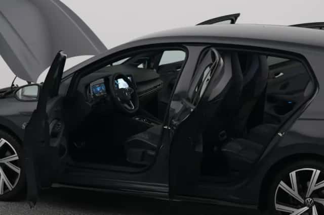 Volkswagen Golf (2022) thumbnail 33