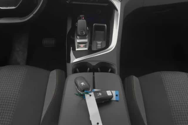 Peugeot 5008 (2022) thumbnail 12