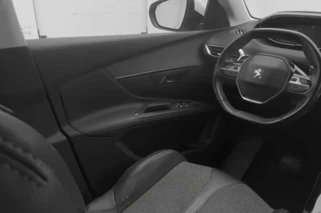 Peugeot 5008 (2019) thumbnail 11