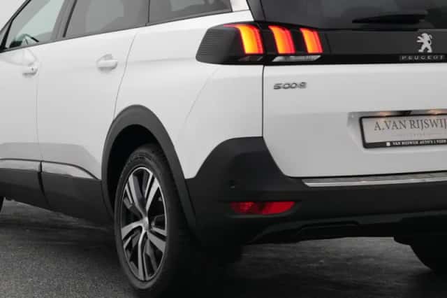 Peugeot 5008 (2019) thumbnail 18