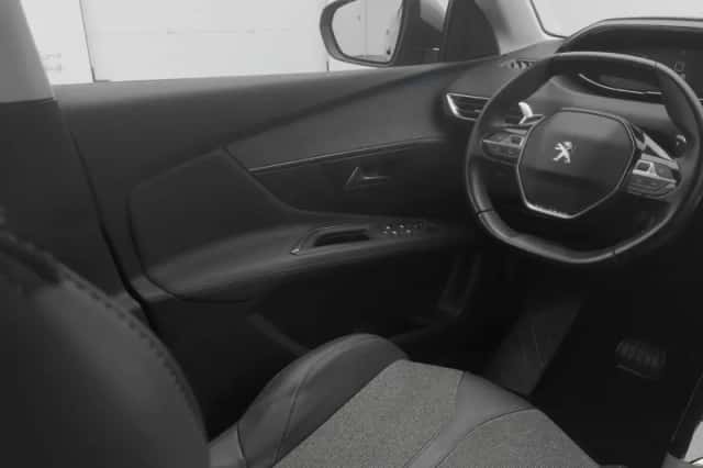 Peugeot 3008 (2019) thumbnail 11