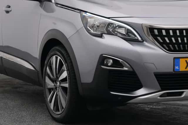 Peugeot 3008 (2019) thumbnail 17