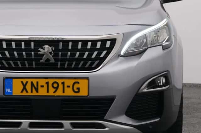 Peugeot 3008 (2019) thumbnail 19