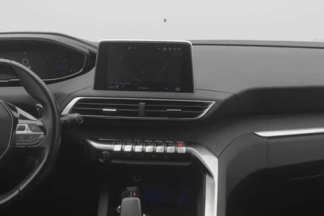 Peugeot 3008 (2019) thumbnail 8