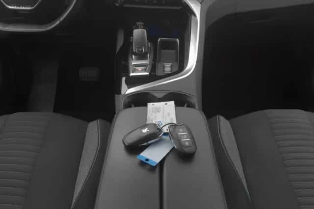 Peugeot 5008 (2023) thumbnail 12