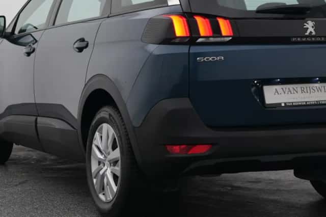 Peugeot 5008 (2023) thumbnail 18