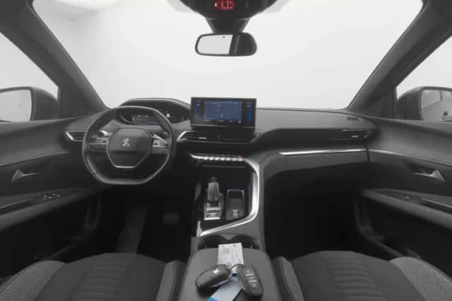 Peugeot 5008 (2023) thumbnail 3