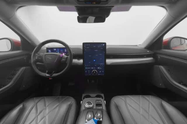 Ford Mustang (2021) thumbnail 3