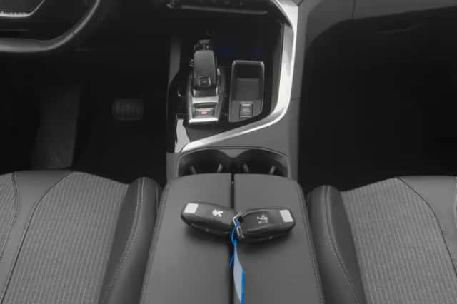 Peugeot 3008 (2022) thumbnail 12