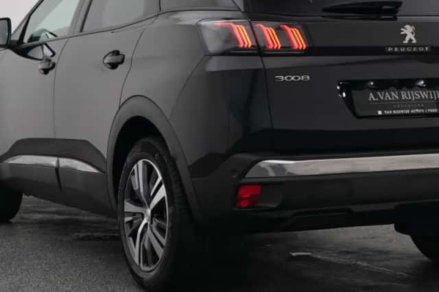Peugeot 3008 (2022) thumbnail 18