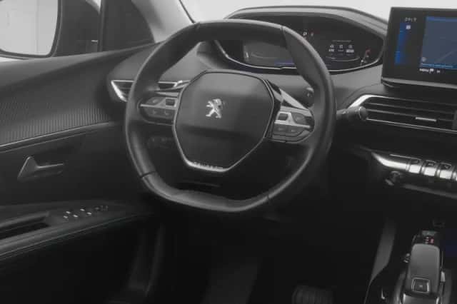 Peugeot 3008 (2022) thumbnail 7
