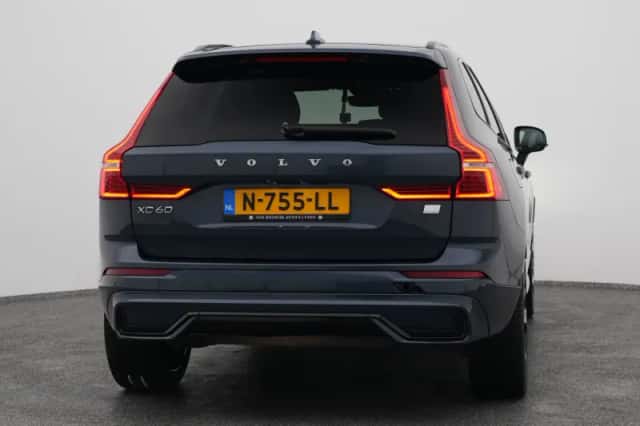 Volvo XC60 (2021) thumbnail 10